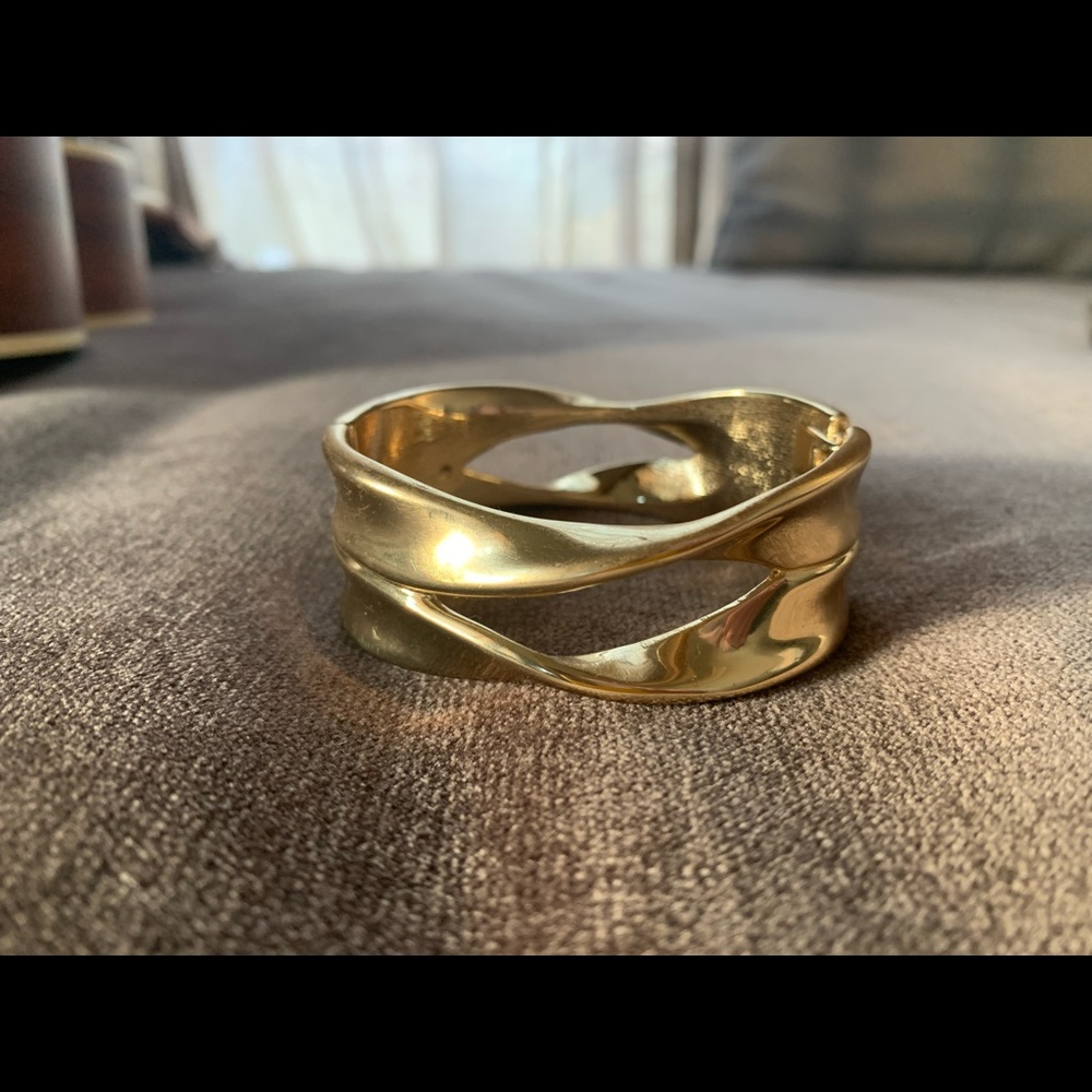 Gold double wave bracelet
